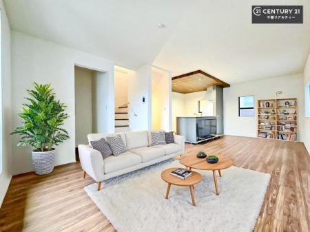 ���r���O �Ƌ��CG�p�[�X�ł��B�S�n�ǂ����r���O�͉Ƒ������R�ƏW�܂�܂��B�Ƒ��c�R�̎��Ԃ����������ł��B���Ƒ��ƁA����w�[���������Ԃ��߂��������ł��ˁB