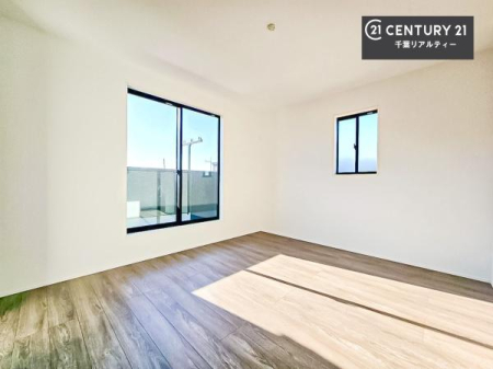 �Q�� �o���R�j�[�ɖʂ��Ă���m���ł��B���邭�����肪����A���C����������ł��܂��I���N���āA�O�ɏo�Ĕw�L�т����[�ċz�����ǂ������}������邱�Ƃ��ł��܂��B