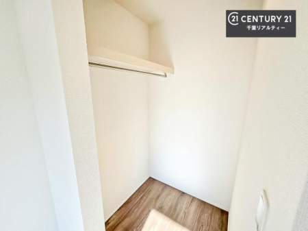 ���[ �E�H�[�N�C���N���[�[�b�g�t���ł��B��������̂��m���Ȃǂ����[���Ă��������ł��ˁI���ɂ���@�������ȂǋG�ߕ��̑傫�ȉƓd�����[�ł��܂��B