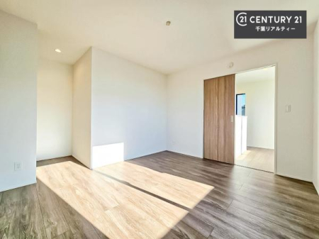 ���r���O�ȊO�̋��� �V���v���Ƀf�U�C������Ă��邽�߁A�Ƌ��I�т܂���I
���C�ɓ���̉Ƌ��u���Ă��낰���Ԃ���邱�Ƃ��ł��܂��B