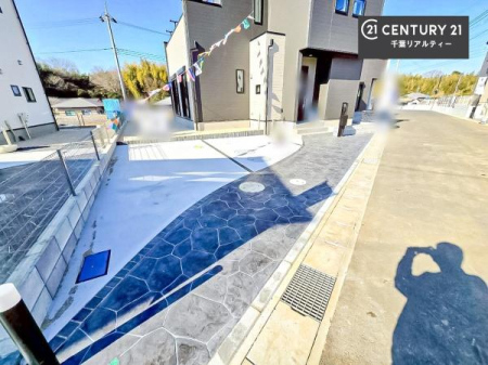 ���ԏ� ���ԃX�y�[�X��2�䕪����܂��I�Z�J���h�J�[�͂������A�o�C�N�⎩�]�ԂȂǂ��u���ꏊ�ɍ���܂���B