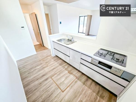 �L�b�`�� ��Ƃ肠�钲���X�y�[�X�ō�Ƃ����₷�����K�ȃL�b�`���ł��I
���q�l�ƈꏏ�ɂ��َq������y���߂�L�X�X�y�[�X�ł��B�y�����������ԂɂȂ肻���ł��ˁI