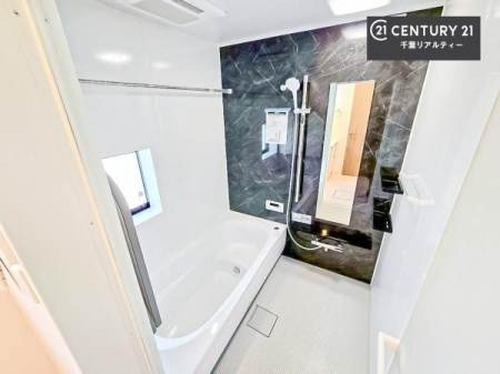 ���� ������Ƃ����������̂���o�X���[���I���K�ȃo�X�^�C��������܂��I
1���̔�����������Ɩ����Ă����f�G�ȃ����N�[�[�V������ԂɂȂ肻���ł��ˁB