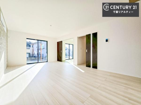 ���r���O �D�����z���܂肪���r���O����ł���ċ��S�n�̗ǂ���Ԃ����o���Ă���܂��I
���났�̎��Ԃ��߂����܂��I