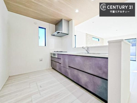 �L�b�`�� ��l�C�̑Ζʎ��V�X�e���L�b�`�����̗p���Ă��܂��I���Ƒ��̃R�~���j�P�[�V���������R�Ƒ�����݌v�ł��B
���q�l�ɂ��ڂ��͂��̂Ŋ������ł��ˁB�L�X�g���ĉ��K�ɍ�Ƃ��i�݂܂��B