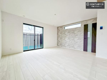 ���r���O �D�����z���܂肪���r���O����ł���ċ��S�n�̗ǂ���Ԃ����o���Ă���܂��I
���났�̎��Ԃ��߂����܂��I