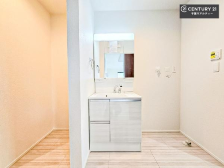 ���ʑ�E���ʏ� �O�ʋ��d�l�̐��ʏ��́A�g�����Ȃ݂����₷������I���͎��[�ɂȂ��Ă��܂��B�h���C���[�₨���ϓ����Еt������̂Ő��ʑ������X�b�L���ƌ����邱�Ƃ��o���܂��I