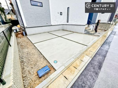 ���ԏ� ���ԃX�y�[�X��2�䕪����܂��I�Z�J���h�J�[�͂������A�o�C�N�⎩�]�ԂȂǂ��u���ꏊ�ɍ���܂���B