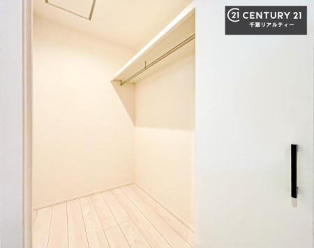 ���[ �t�@�~���[�N���[�N��������Z�܂��́A���[�͂Ɖ��K�������˔������ґ�ȋ�Ԑ݌v�B�ߗނ�o�b�O�A�G�ߕ��܂łЂƂ܂Ƃ߂ɂł��A���X�̐������ڂ������ƃX�}�[�g�ɁI