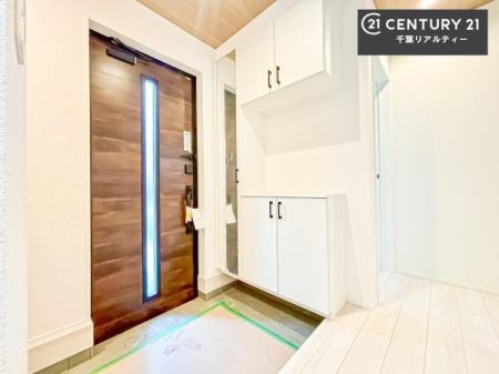 ���� �V���[�Y�{�b�N�X�t���Ȃ̂ŁA���ւ��Еt�����|�������₷���ł��I
�X�b�L���������ւŌ˂��J�����u�ԁA�������̂���S�n������Ԃ��o�}���Ă���܂��B