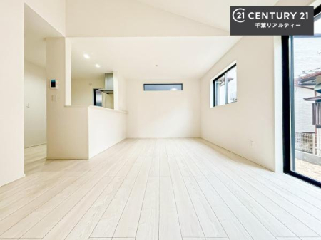 ���r���O �J�����̂���L�XLDK�I�\�t�@�[��_�C�j���O�e�[�u����u���Ă������ɂȂ�Ȃ��̂ŉ��K�ɉ߂����܂��I�R�~���j�P�[�V���������₷�����r���O�ł��I