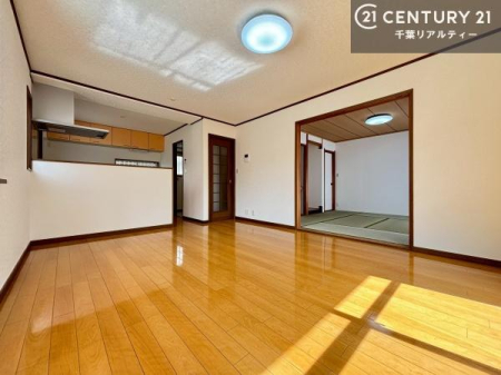 ���r���O �S�n�ǂ����r���O�͉Ƒ������R�ƏW�܂�܂��B�Ƒ��c�R�̎��Ԃ����������ł��B���Ƒ��ƁA����w�[���������Ԃ��߂��������ł��ˁB