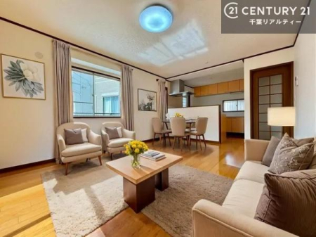 ���r���O �Ƌ��CG�p�[�X�ł��B�J�����̂���L�XLDK�I�\�t�@�[��_�C�j���O�e�[�u����u���Ă������ɂȂ�Ȃ��̂ŉ��K�ɉ߂����܂��I�R�~���j�P�[�V���������₷�����r���O�ł��I