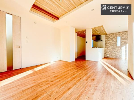 ���r���O �S�n�ǂ����r���O�͉Ƒ������R�ƏW�܂�܂��B�Ƒ��c�R�̎��Ԃ����������ł��B���Ƒ��ƁA����w�[���������Ԃ��߂��������ł��ˁB