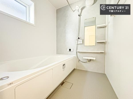 ���� �������������l�̕��͋C�̃o�X���[���́A�����o�Ă��ăo�X�^�C�����[���I
���d���撣���Ă��邲�J���ɂ��D�݂̓����̓����܂����āA�y����ł݂Ă͂������ł��傤���H