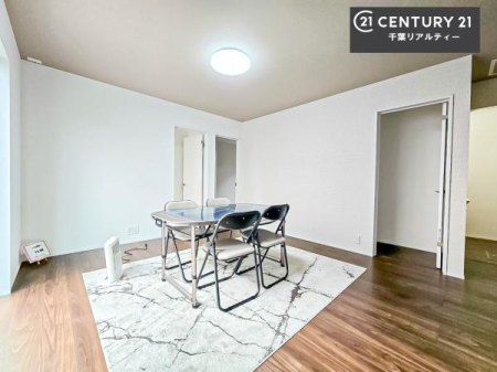 ���r���O �D�����z���܂肪���r���O����ł���ċ��S�n�̗ǂ���Ԃ����o���Ă���܂��I
���났�̎��Ԃ��߂����܂��I