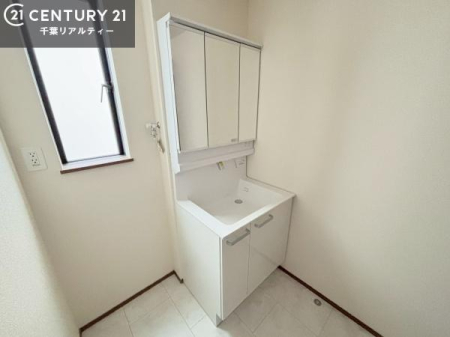 ���ʑ�E���ʏ� �O�ʋ��d�l�̐��ʏ��́A�g�����Ȃ݂����₷������I���͎��[�ɂȂ��Ă��܂��B�h���C���[�₨���ϓ����Еt������̂Ő��ʑ������X�b�L���ƌ����邱�Ƃ��o���܂��I