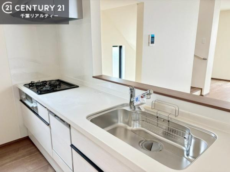 �L�b�`�� ��l�C�̑Ζʎ��V�X�e���L�b�`�����̗p���Ă��܂��I���Ƒ��̃R�~���j�P�[�V���������R�Ƒ�����݌v�ł��B
���q�l�ɂ��ڂ��͂��̂Ŋ������ł��ˁI�L�X�g���ĉ��K�ō�Ƃ��i�݂܂��B