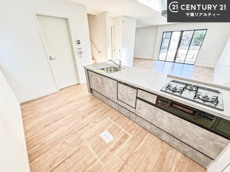 �L�b�`�� ��Ƃ肠�钲���X�y�[�X�ō�Ƃ����₷�����K�ȃL�b�`���ł��I
���q�l�ƈꏏ�ɂ��َq������y���߂�L�X�X�y�[�X�ł��B�y�����������ԂɂȂ肻���ł��ˁI