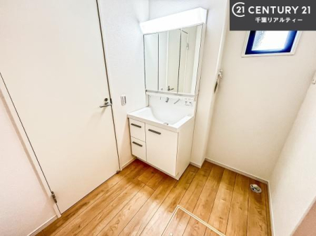 ���ʑ�E���ʏ� �O�ʋ��d�l�̐��ʏ��́A�g�����Ȃ݂����₷������I���͎��[�ɂȂ��Ă��܂��B�h���C���[�₨���ϓ����Еt������̂Ő��ʑ������X�b�L���ƌ����邱�Ƃ��o���܂��I