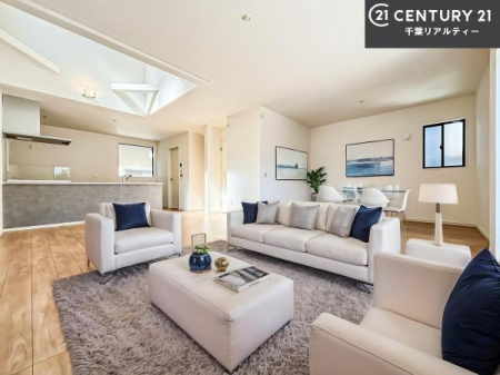 ���r���O �Ƌ��CG�p�[�X�ł��B��؂ȉƑ����W�܂邩�炱��LDK�ɂ͂�����肽���B
�q�����������C�ɏ΂��Ȃ��瑖�����Ă���p�����������u�L���Ƃɂ��ėǂ������v�Ǝv���u�Ԃł��B