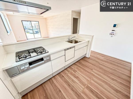 �L�b�`�� ��Ƃ肠�钲���X�y�[�X�ō�Ƃ����₷�����K�ȃL�b�`���ł��I
���q�l�ƈꏏ�ɂ��َq������y���߂�L�X�X�y�[�X�ł��B�y�����������ԂɂȂ肻���ł��ˁI