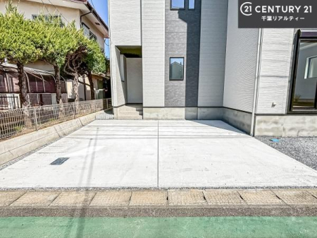 ���ԏ� ���ԃX�y�[�X��2�䕪����܂��I�Z�J���h�J�[�͂������A�o�C�N�⎩�]�ԂȂǂ��u���ꏊ�ɍ���܂���B