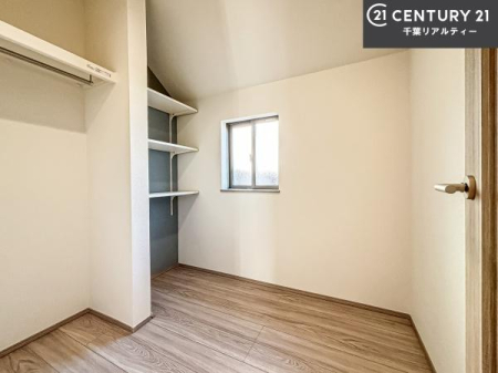 ���[ �E�H�[�N�C���N���[�[�b�g�t���ł��B��������̂��m���Ȃǂ����[���Ă��������ł��ˁI���ɂ���@�������ȂǋG�ߕ��̑傫�ȉƓd�����[�ł��܂��I