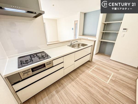 �L�b�`�� ��Ƃ肠�钲���X�y�[�X�ō�Ƃ����₷�����K�ȃL�b�`���ł��I
���q�l�ƈꏏ�ɂ��َq������y���߂�L�X�X�y�[�X�ł��B�y�����������ԂɂȂ肻���ł��ˁI