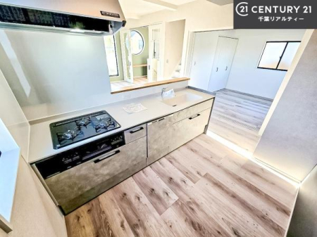 �L�b�`�� ��l�C�̑Ζʎ��V�X�e���L�b�`�����̗p���Ă��܂��I���Ƒ��̃R�~���j�P�[�V���������R�Ƒ�����݌v�ł��B
���q�l�ɂ��ڂ��͂��̂Ŋ������ł��ˁB�L�X�g���ĉ��K�ɍ�Ƃ��i�݂܂��B