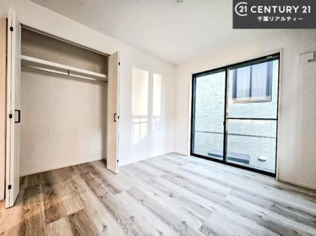 �Q�� �D���������������ޗm���́A���̖ڊo�߂��C�������ǂ������ł��ˁB���������Ԃ��������Ɖ߂������Ƃ��ł��܂��B�D�����F�����̃t���[�����O���ǂ�ȉƋ�ɂ��}�b�`���܂��I