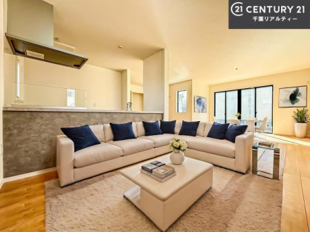 ���r���O �Ƌ��CG�p�[�X�ł��B�S�n�ǂ����r���O�͉Ƒ������R�ƏW�܂�܂��B�Ƒ��c�R�̎��Ԃ����������ł��B���Ƒ��ƁA����w�[���������Ԃ��߂��������ł��ˁB