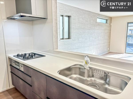 �L�b�`�� ��l�C�̑Ζʎ��V�X�e���L�b�`�����̗p���Ă��܂��I���Ƒ��̃R�~���j�P�[�V���������R�Ƒ�����݌v�ł��B
���q�l�ɂ��ڂ��͂��̂Ŋ������ł��ˁI�L�X�g���ĉ��K�ō�Ƃ��i�݂܂��B