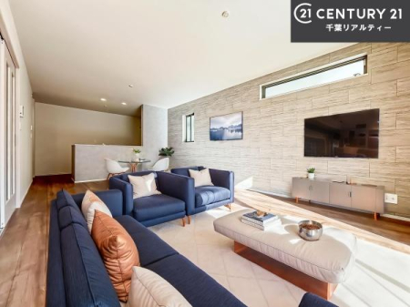 ���r���O �Ƌ��CG�p�[�X�ł��B��؂ȉƑ����W�܂邩�炱��LDK�ɂ͂�����肽���B
�q�����������C�ɏ΂��Ȃ��瑖�����Ă���p�����������u�L���Ƃɂ��ėǂ������v�Ǝv���u�Ԃł��B