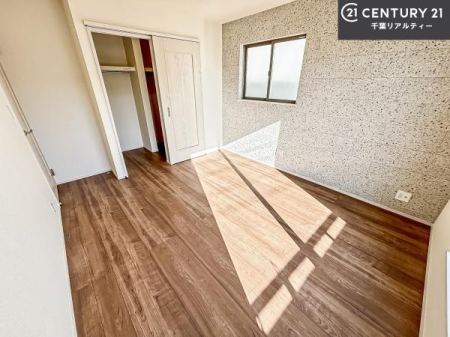 ���r���O�ȊO�̋��� �S�����Ɏ��[�X�y�[�X������Ă���A�ߗނ���p�i���������萮���\�B
���������L�����K�ɂ��g������������A�g������̗ǂ��Ԏ��ł��B