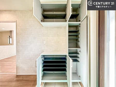 ���� �V���[�Y�{�b�N�X�t���Ȃ̂ŁA���ւ��Еt�����|�������₷���ł��I
�X�b�L���������ւŌ˂��J�����u�ԁA�������̂���S�n������Ԃ��o�}���Ă���܂��B