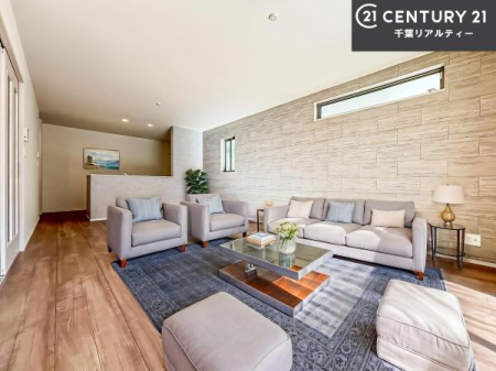 ���r���O �Ƌ��CG�p�[�X�ł��B��؂ȉƑ����W�܂邩�炱��LDK�ɂ͂�����肽���B
�q�����������C�ɏ΂��Ȃ��瑖�����Ă���p�����������u�L���Ƃɂ��ėǂ������v�Ǝv���u�Ԃł��B