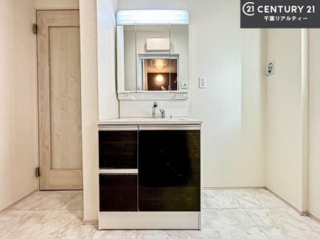 ���ʑ�E���ʏ� �O�ʋ��d�l�̐��ʏ��́A�g�����Ȃ݂����₷������I���͎��[�ɂȂ��Ă��܂��B�h���C���[�₨���ϓ����Еt������̂Ő��ʑ������X�b�L���ƌ����邱�Ƃ��o���܂��I