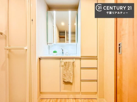 ���ʑ�E���ʏ� �O�ʋ��d�l�̐��ʏ��́A�g�����Ȃ݂����₷������I���͎��[�ɂȂ��Ă��܂��B�h���C���[�₨���ϓ����Еt������̂Ő��ʑ������X�b�L���ƌ����邱�Ƃ��o���܂��I