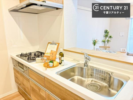 �L�b�`�� ��Ƃ肠�钲���X�y�[�X�ō�Ƃ����₷�����K�ȃL�b�`���ł��I
���q�l�ƈꏏ�ɂ��َq������y���߂�L�X�X�y�[�X�ł��B�y�����������ԂɂȂ肻���ł��ˁI