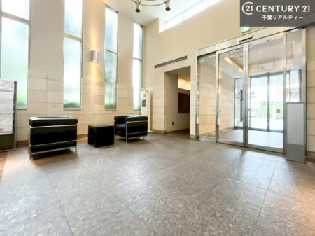 �G���g�����X �z������̗ǂ��G���g�����X�́A���Ƒ��₨�q�l���������}���Ă���܂��B
�����̕�炵�ɐS�n�悳�������炵�Ă�����Ԃł��B