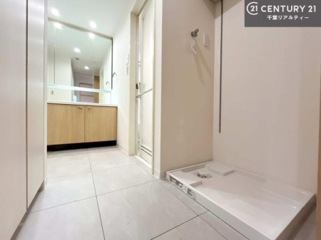 ���ʑ�E���ʏ� �O�ʋ��d�l�̐��ʏ��́A�g�����Ȃ݂����₷������I���͎��[�ɂȂ��Ă��܂��B�h���C���[�₨���ϓ����Еt������̂Ő��ʑ������X�b�L���ƌ����邱�Ƃ��o���܂��I