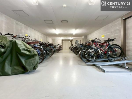 ���̑����p�� ���֏ꊮ���ŁA���q���܂̎��]�Ԃ�ʋΗp�̎��]�Ԃ����S���Ēu���܂��B���Ƒ��ɂ����ꂵ���֗��Ȑݔ��ł��B
�󂫏󋵂����C�y�ɂ��₢���킹���������B