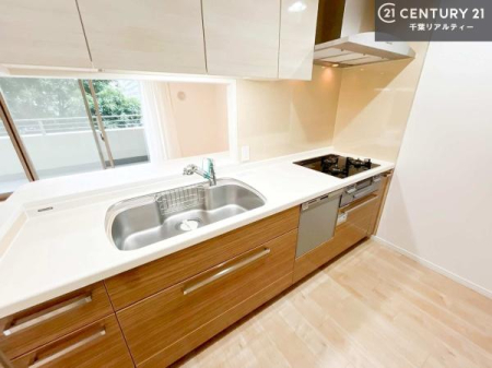 �L�b�`�� ���C�h�ȃV���N�ł��ˁI�������˂ɂ������������₷���Ǝ����y�X�d�l�̃V�X�e���L�b�`���ł��I
�f�U�C�����Ƌ@�\�������˂��L�b�`���Ő�����������܂��ˁI