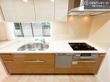 �L�b�`�� ��Ƃ肠�钲���X�y�[�X�ō�Ƃ����₷�����K�ȃL�b�`���ł��I
���q�l�ƈꏏ�ɂ��َq������y���߂�L�X�X�y�[�X�ł��B�y�����������ԂɂȂ肻���ł��ˁI