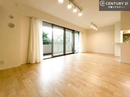 ���r���O �S�n�ǂ����r���O�͉Ƒ������R�ƏW�܂�܂��B�Ƒ��c�R�̎��Ԃ����������ł��B���Ƒ��ƁA����w�[���������Ԃ��߂��������ł��ˁB