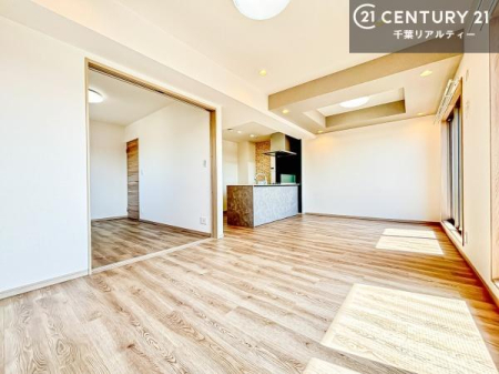 ���r���O �S�n�ǂ����r���O�͉Ƒ������R�ƏW�܂�܂��B�Ƒ��c�R�̎��Ԃ����������ł��B���Ƒ��ƁA����w�[���������Ԃ��߂��������ł��ˁB