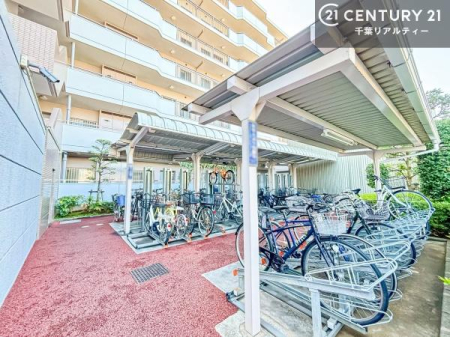 ���̑����p�� ���֏ꊮ���ŁA���q���܂̎��]�Ԃ�ʋΗp�̎��]�Ԃ����S���Ēu���܂��B���Ƒ��ɂ����ꂵ���֗��Ȑݔ��ł��B
�󂫏󋵂����C�y�ɂ��₢���킹���������B