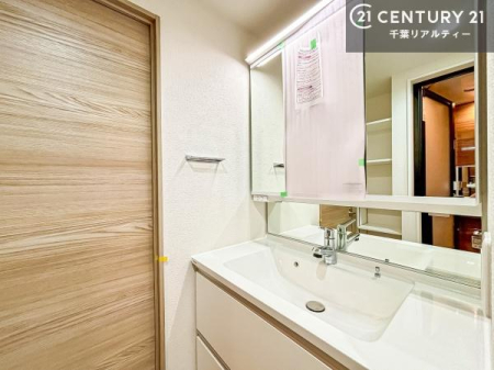 ���ʑ�E���ʏ� �O�ʋ��d�l�̐��ʏ��́A�g�����Ȃ݂����₷������I���͎��[�ɂȂ��Ă��܂��B�h���C���[�₨���ϓ����Еt������̂Ő��ʑ������X�b�L���ƌ����邱�Ƃ��o���܂��I