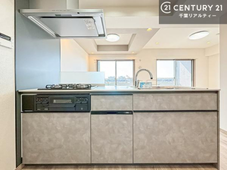 �L�b�`�� ��l�C�̑Ζʎ��V�X�e���L�b�`�����̗p���Ă��܂��I���Ƒ��̃R�~���j�P�[�V���������R�Ƒ�����݌v�ł��B
���q�l�ɂ��ڂ��͂��̂Ŋ������ł��ˁI�L�X�g���ĉ��K�ō�Ƃ��i�݂܂��B